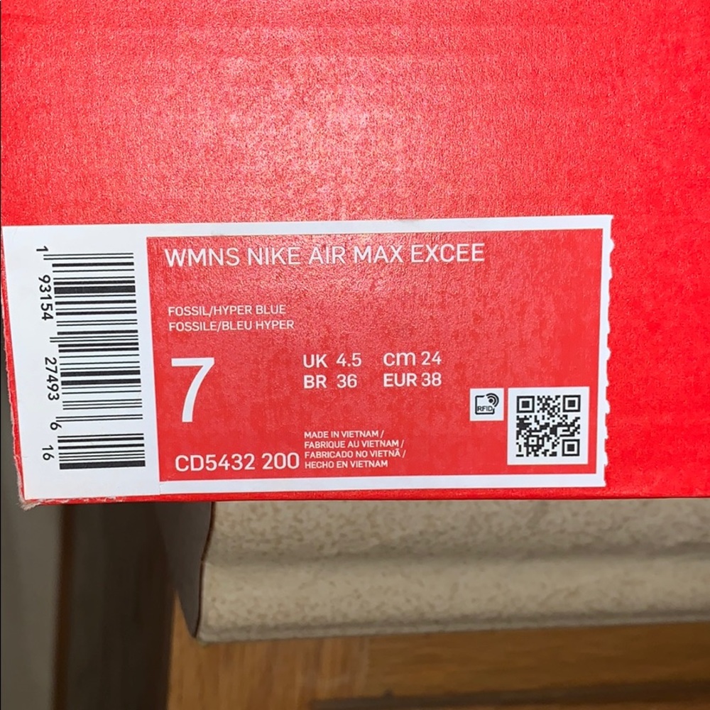 Nike shoes - Picture 2 of 10